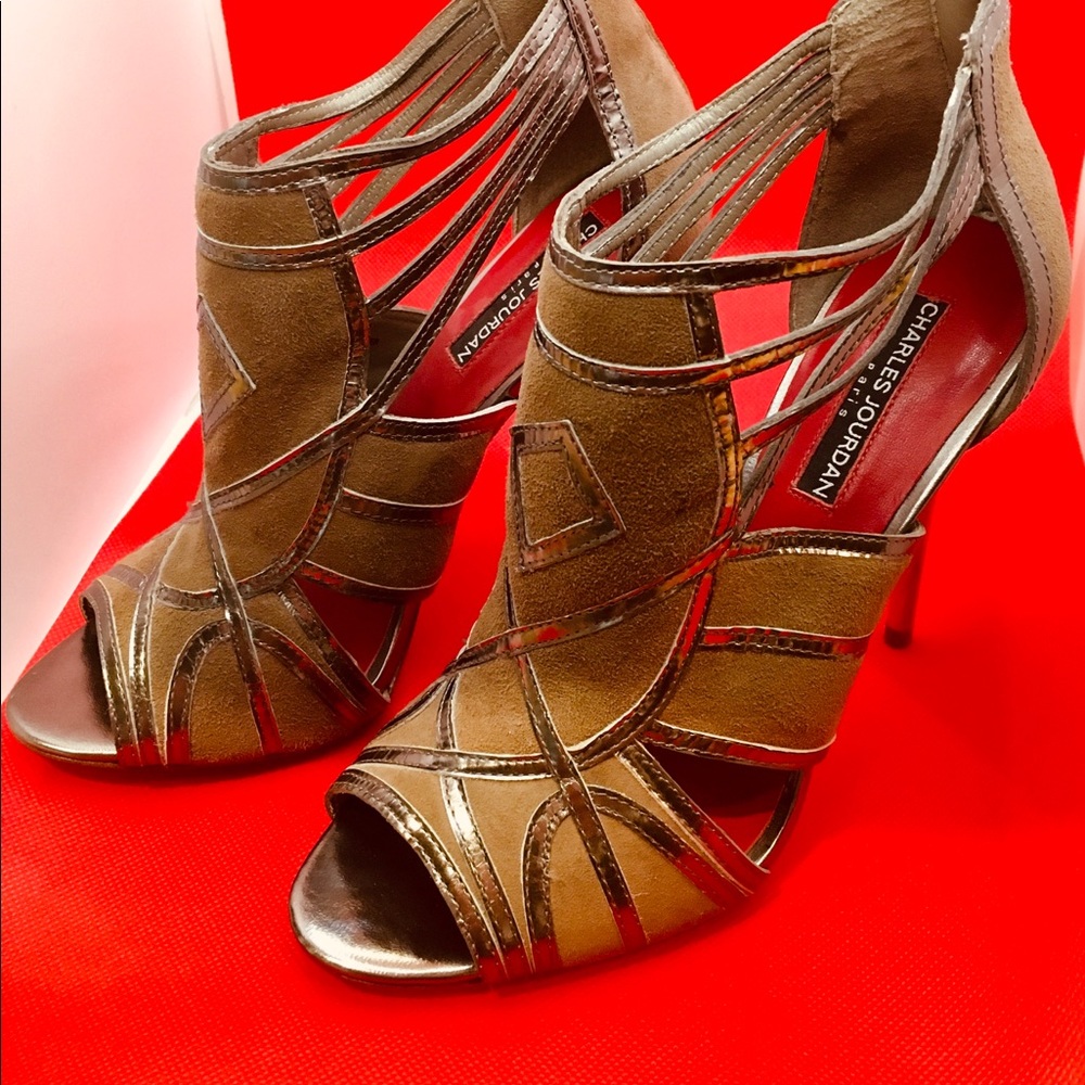 Charles Jordan Paris heels. Neutral/khaki